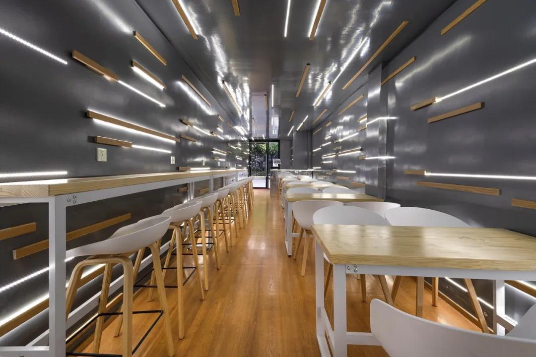 餐厅设计效果图|用光与线的双优营造一个打开的“时空隧道”!
