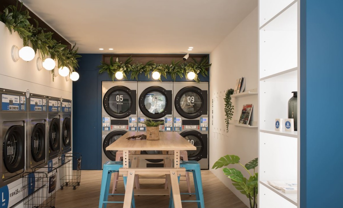 商业空间设计:洗衣店也是打卡景点！IKEA家具+复合咖啡店的爱丽丝梦游小仙境