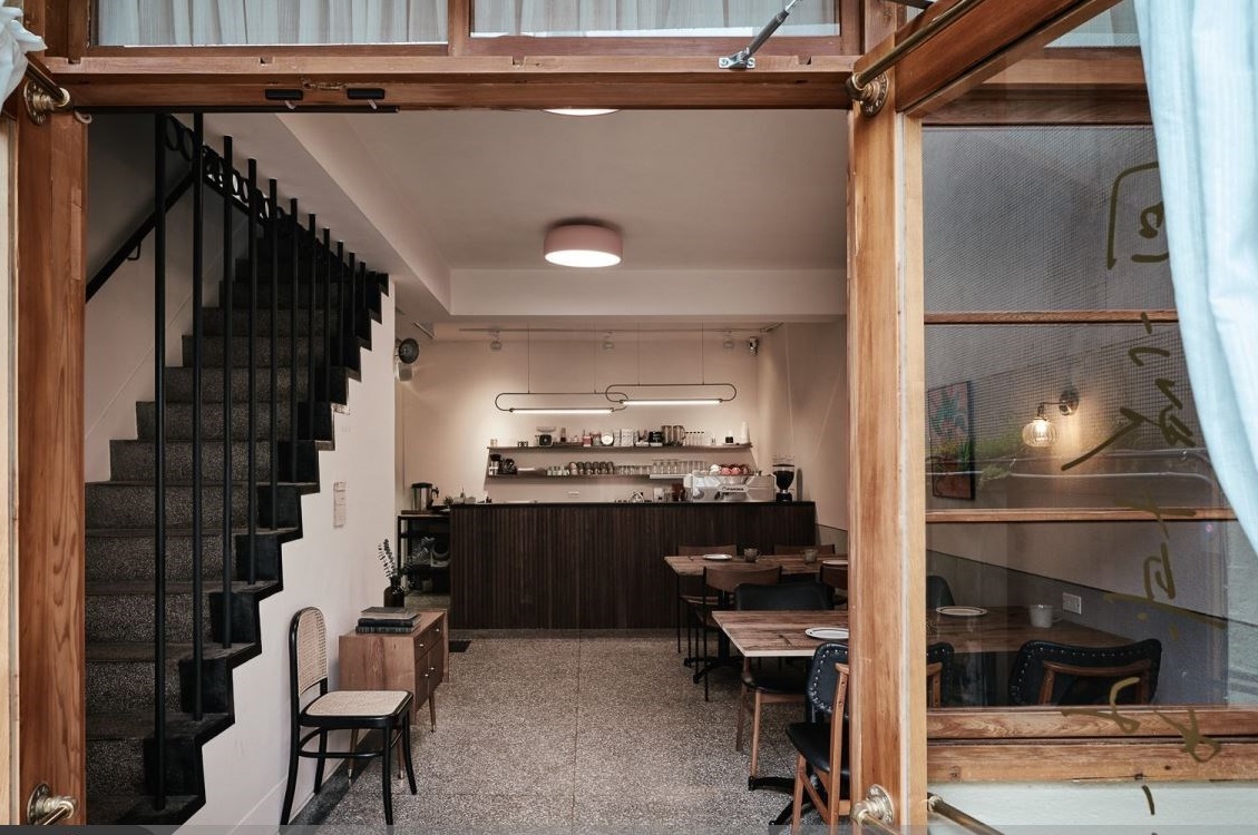 餐厅设计:日式洋房的浪漫敦厚！“home home”网美必访的木质绿意早午餐店